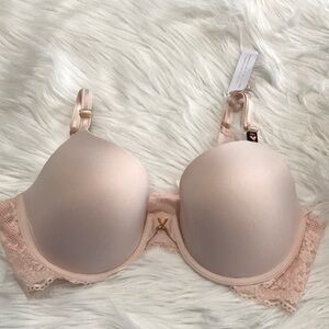 Victoria’s Secret Bra in Soft Pink